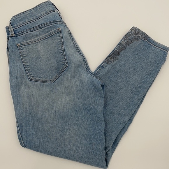 NYDJ Not Your Daughters mom Jeans embroidered - Picture 4 of 11